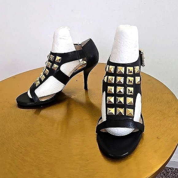 Micheal Kors Black Leather Heel With Gold Tone Embellishment Size 6.5M 🌴 - Picture 3 of 9